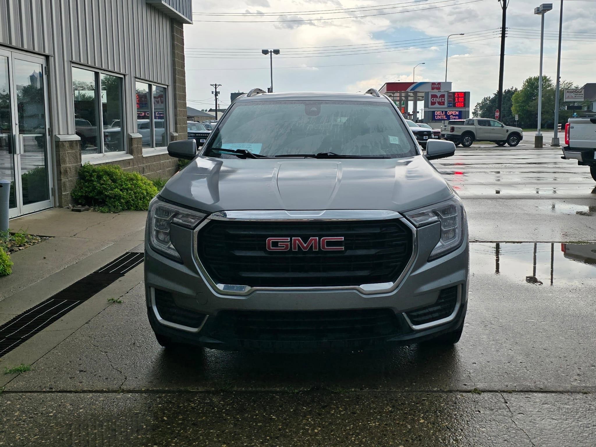 2023 Gmc Terrain SLE photo 2