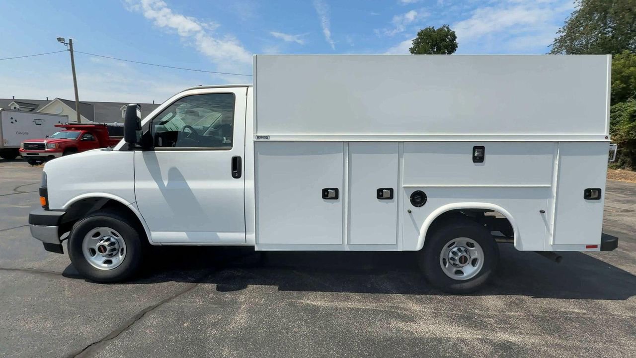 2025 Gmc Savana 3500 Cutaway photo 4