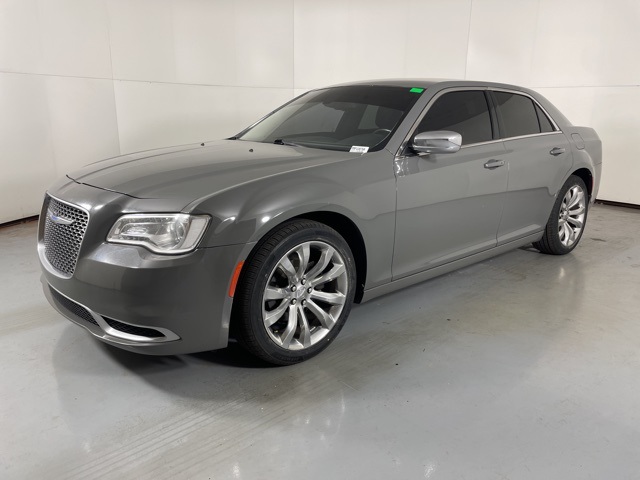 2018 Chrysler 300 Touring photo 4
