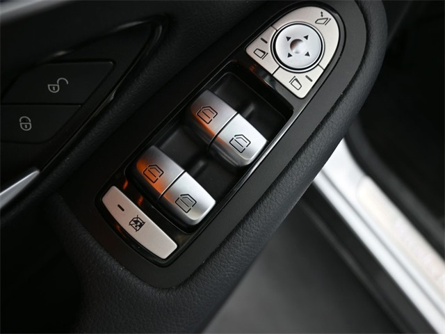 2017 Mercedes Benz GLC 300 photo 4