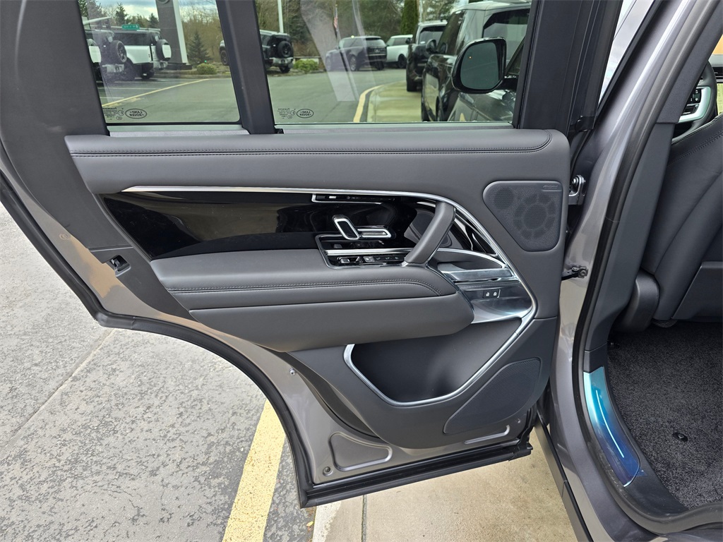 2025 Land Rover Range Rover SE photo 20