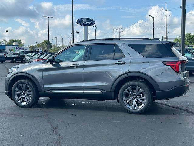 2025 Ford Explorer photo 7