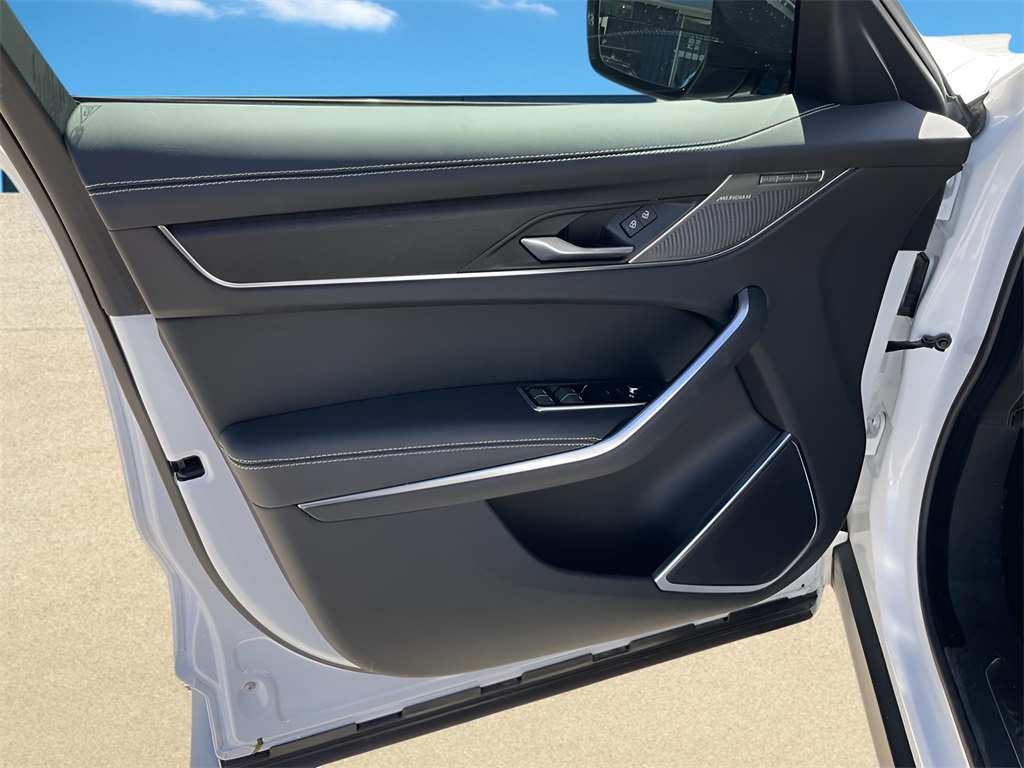 2025 Jaguar F-PACE P250 R-Dynamic S photo 20