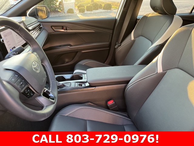 2025 Toyota Camry SE photo 8
