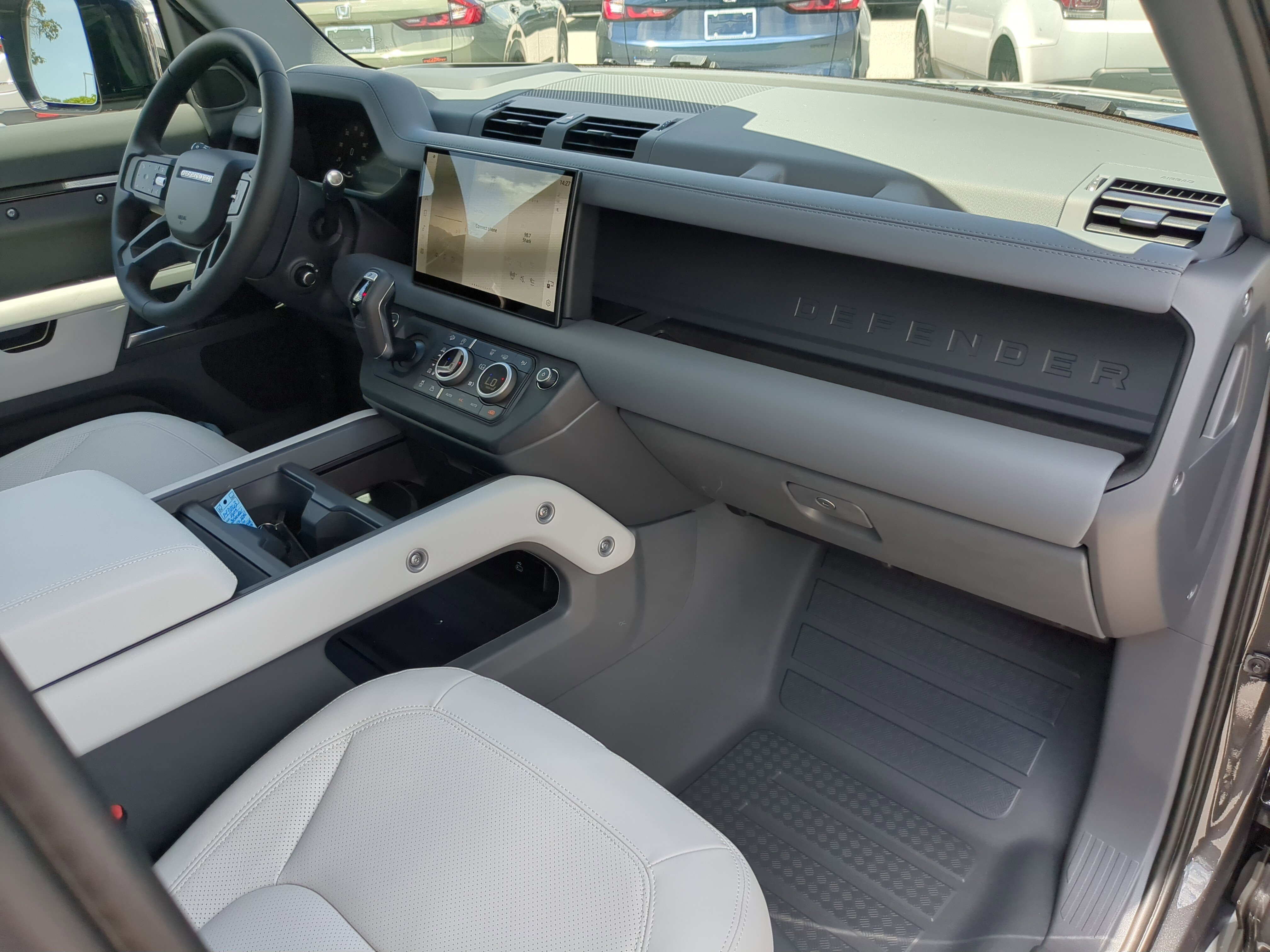 2025 Land Rover Defender 110 X-Dynamic SE photo 8