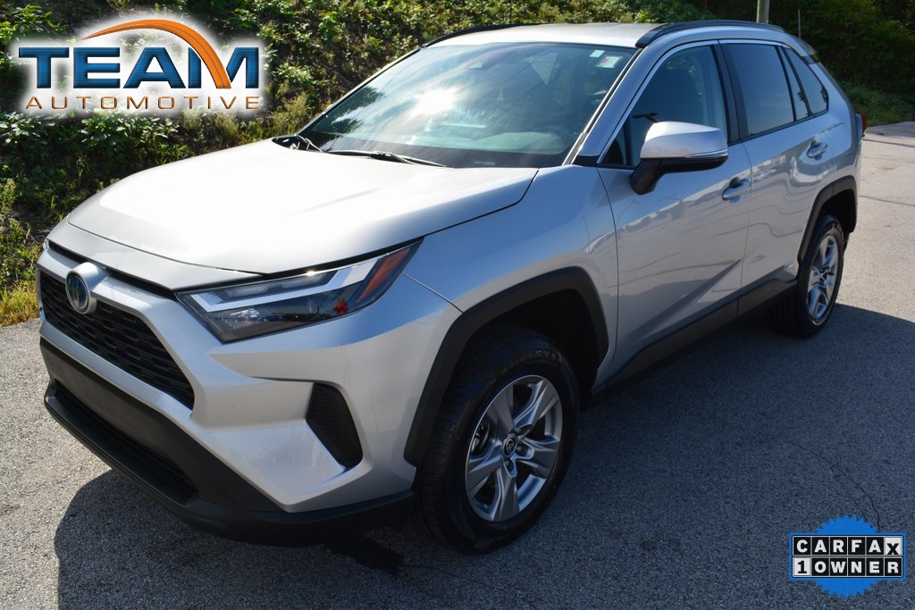 2024 Toyota RAV4 XLE's photo