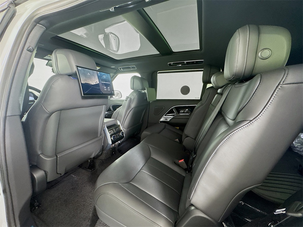 2025 Land Rover Range Rover SE photo 20