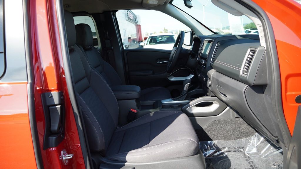 2023 Nissan Frontier SV photo 16
