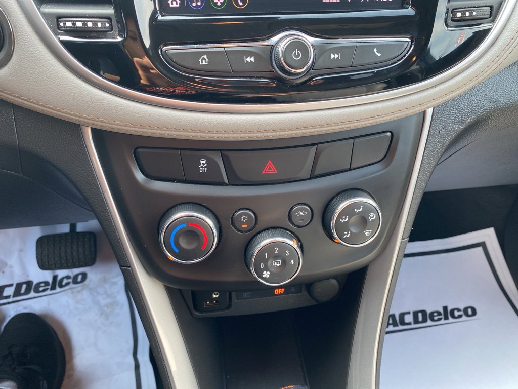 PreOwned 2022 Chevrolet Trax LT SUV in Fredonia 24562B Basil