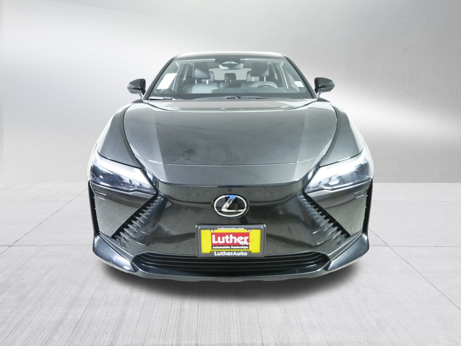2024 Lexus RZ 300e Luxury photo 2