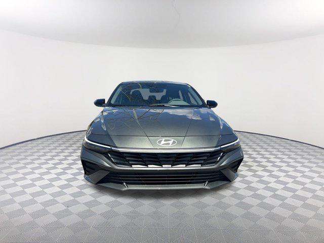 2025 Hyundai Elantra SEL Sport photo 2