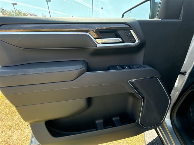 2025 Chevrolet Silverado 1500 LT photo 14