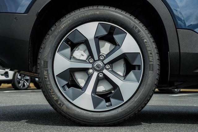 2026 Volvo XC40 AWD photo 16