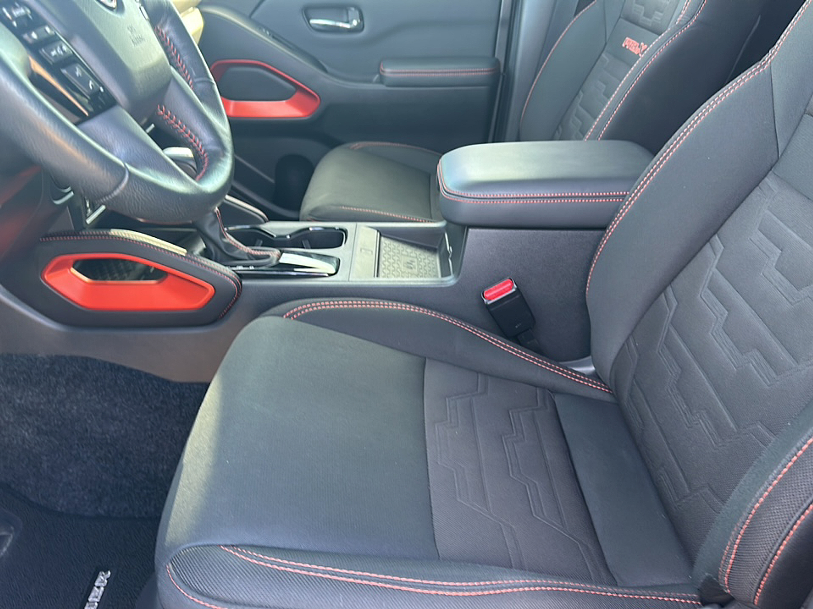 2022 Nissan Frontier PRO-X photo 2