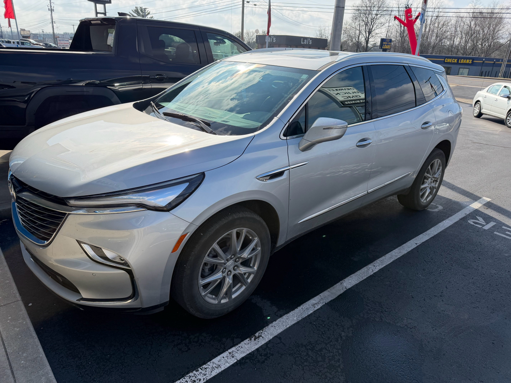 2022 Buick Enclave Essence's photo