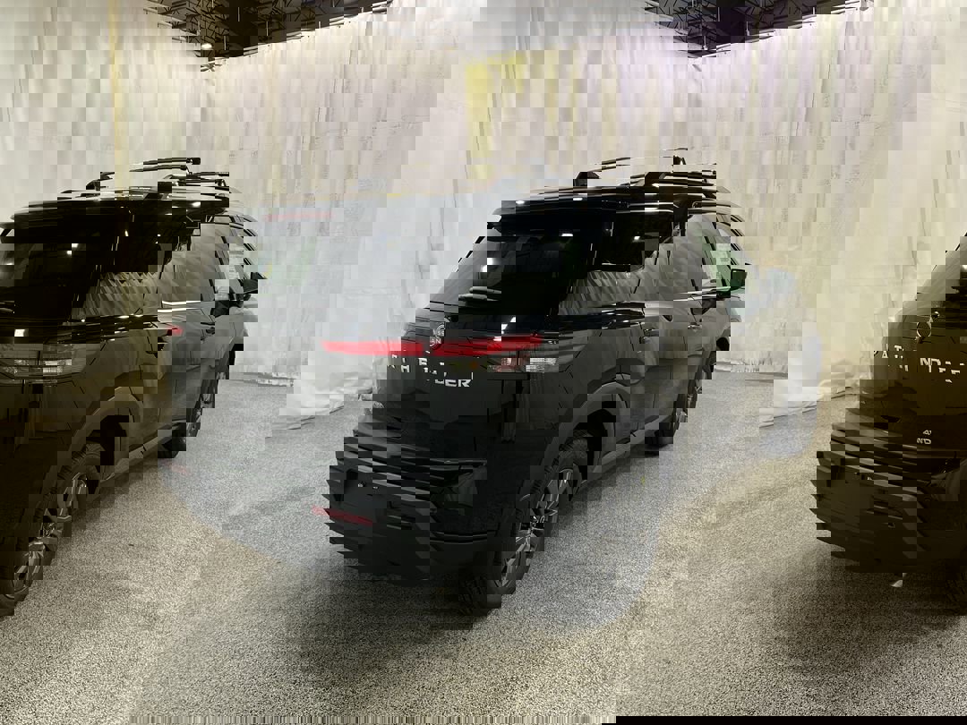 2025 Nissan Pathfinder SV photo 4