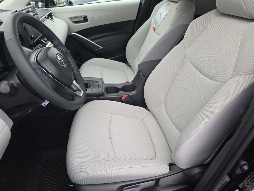 2026 Toyota Corolla Cross LE photo 13