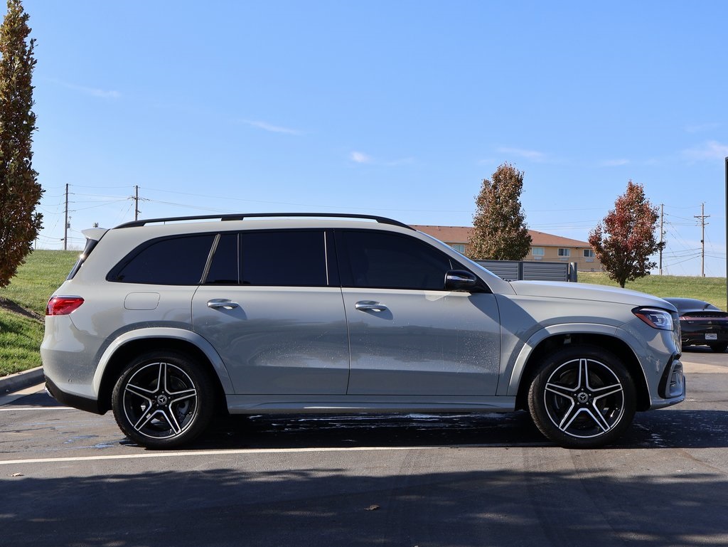 2025 Mercedes Benz GLS 450 4MATIC photo 4