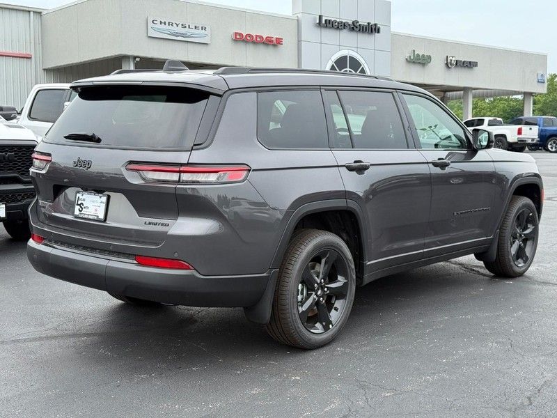 2025 Jeep Grand Cherokee Limited photo 3