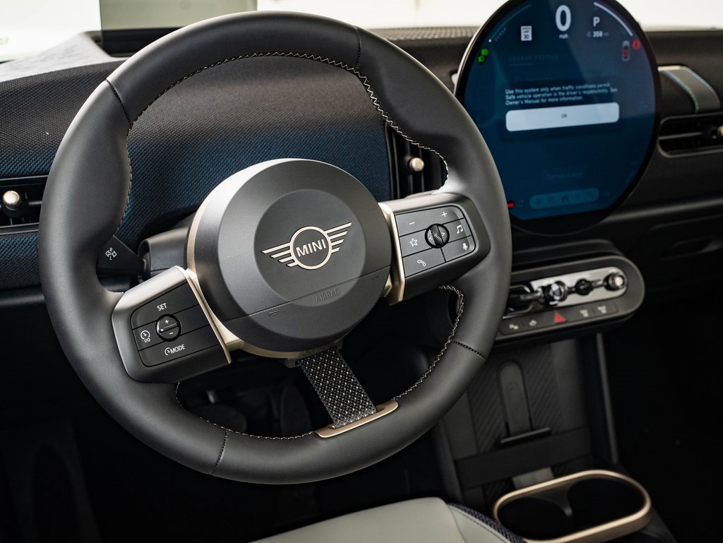 2025 Mini Cooper 2 Door Hardtop Signature photo 4