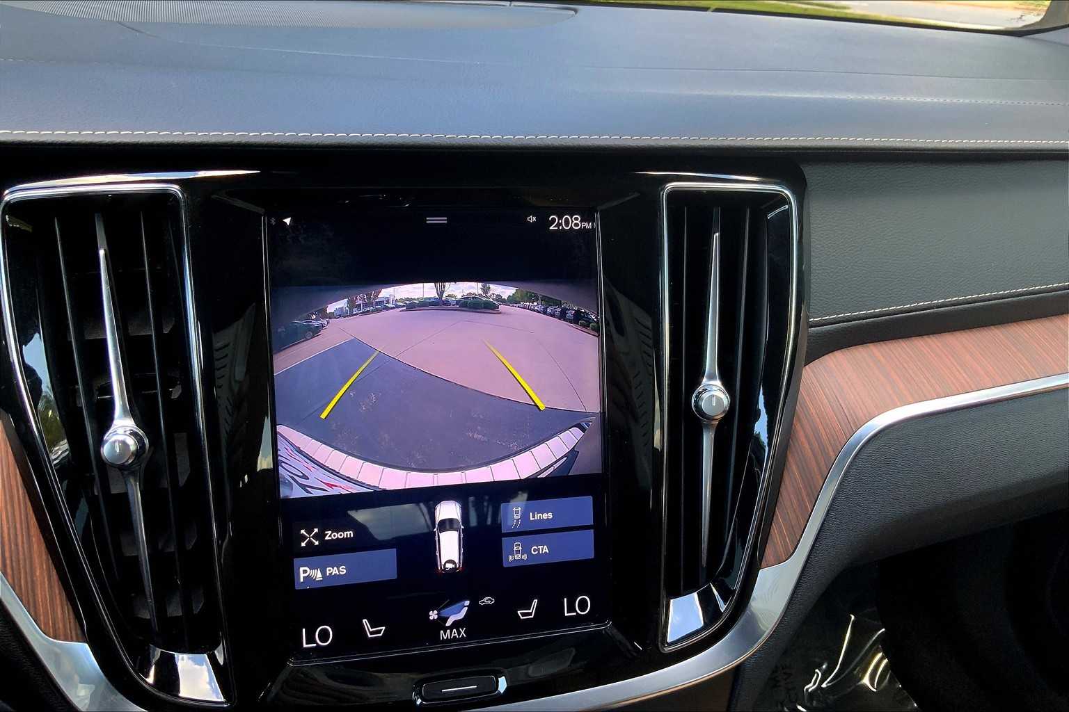 2020 Volvo V60 Cross Country photo 21