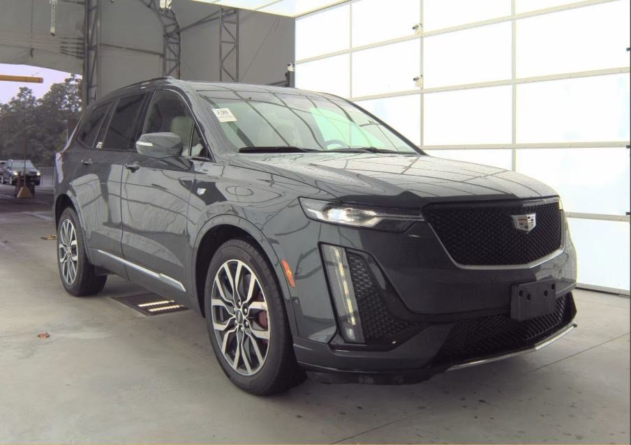 2022 Cadillac XT6 Sport photo 2