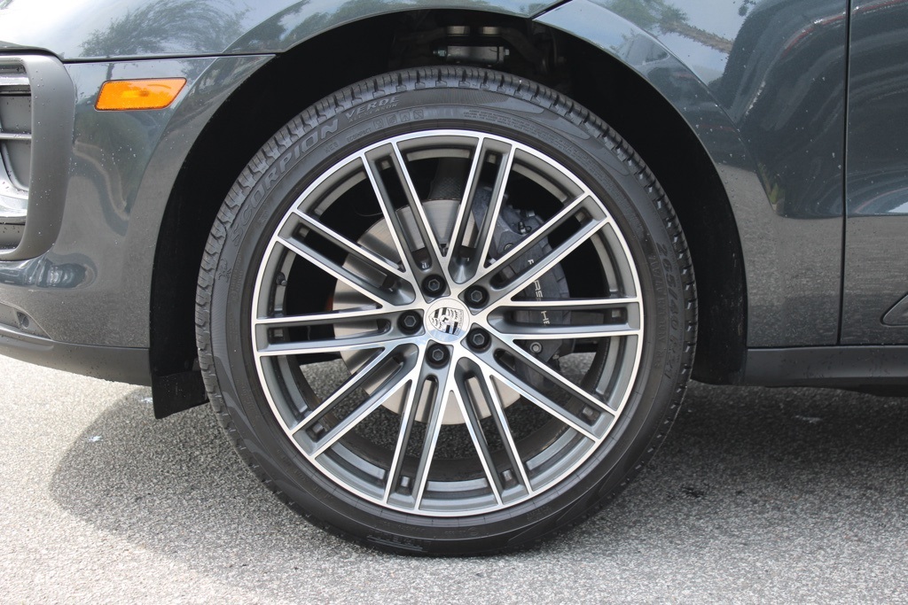 2025 Porsche Macan Base photo 15