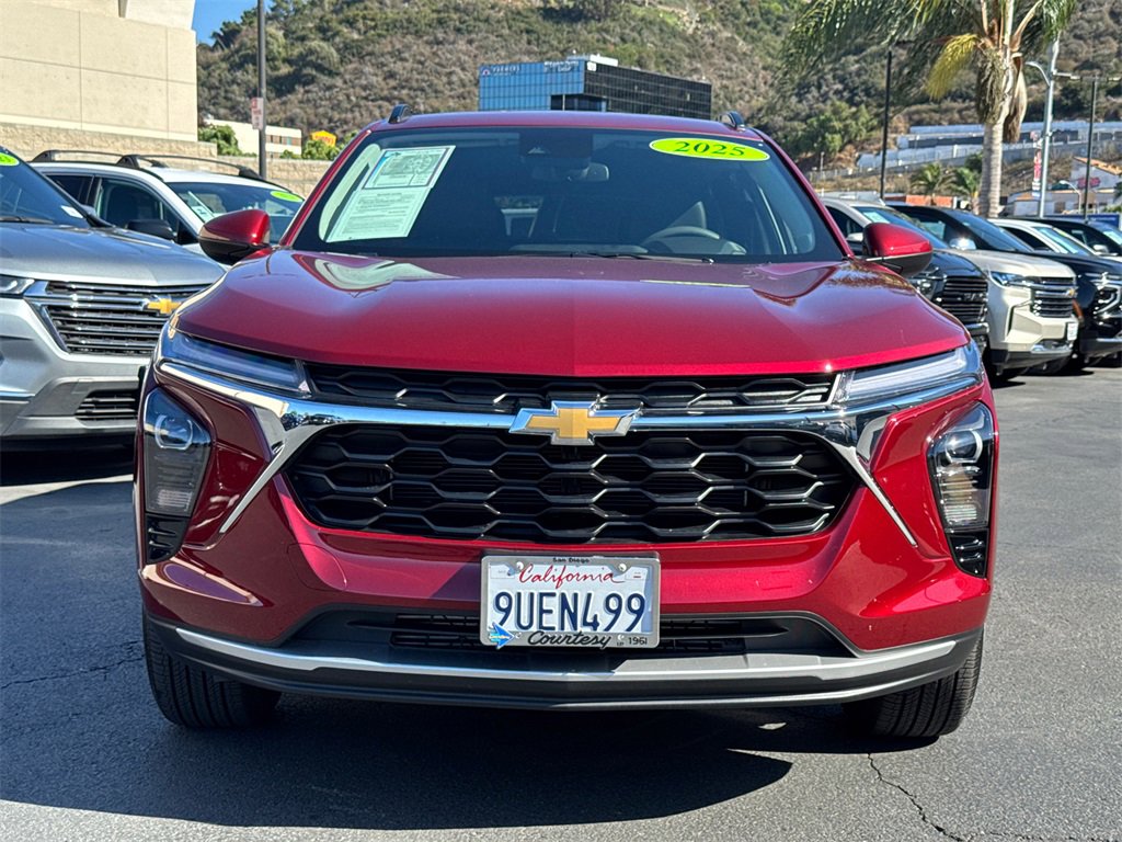 2025 Chevrolet Trax LT photo 4