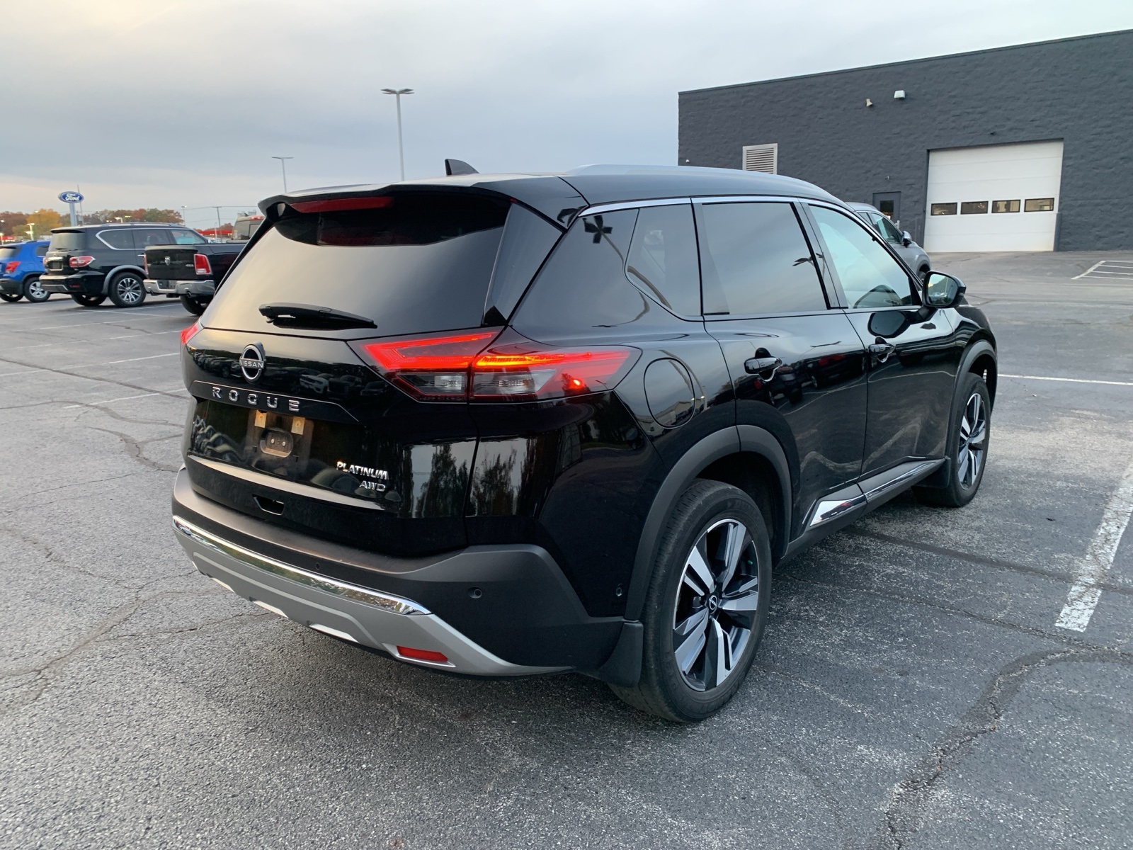 2023 Nissan Rogue Platinum photo 4