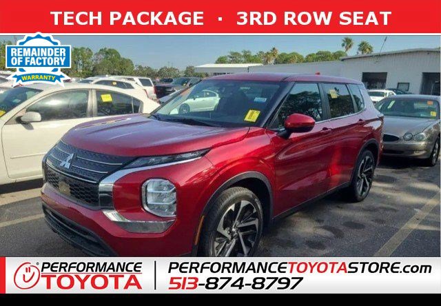 2022 Mitsubishi Outlander ES's photo