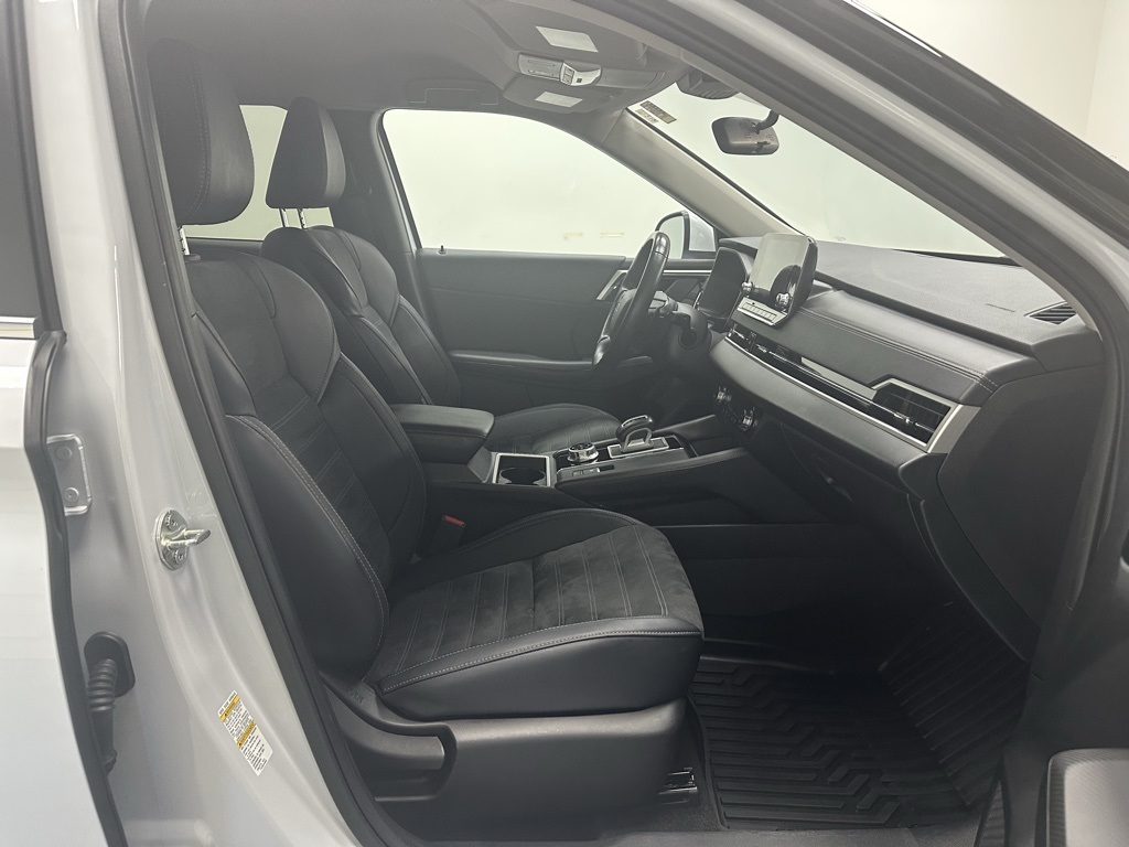 2024 Mitsubishi Outlander SE photo 17