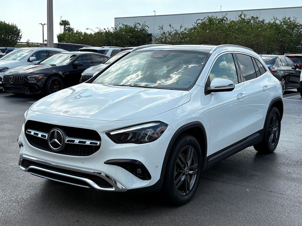2025 Mercedes Benz GLA 250 photo 2