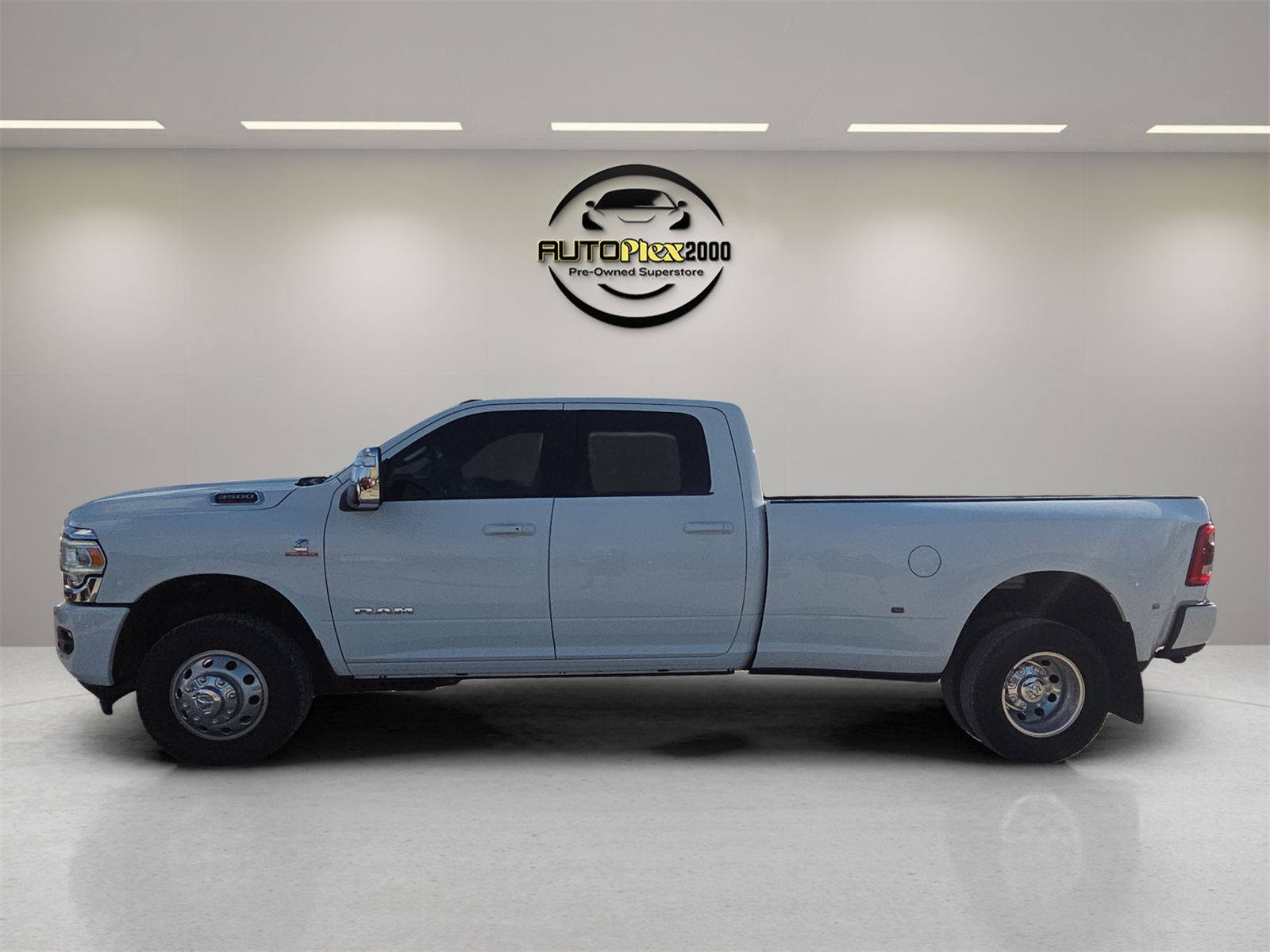 2023 Ram 3500 Laramie photo 4