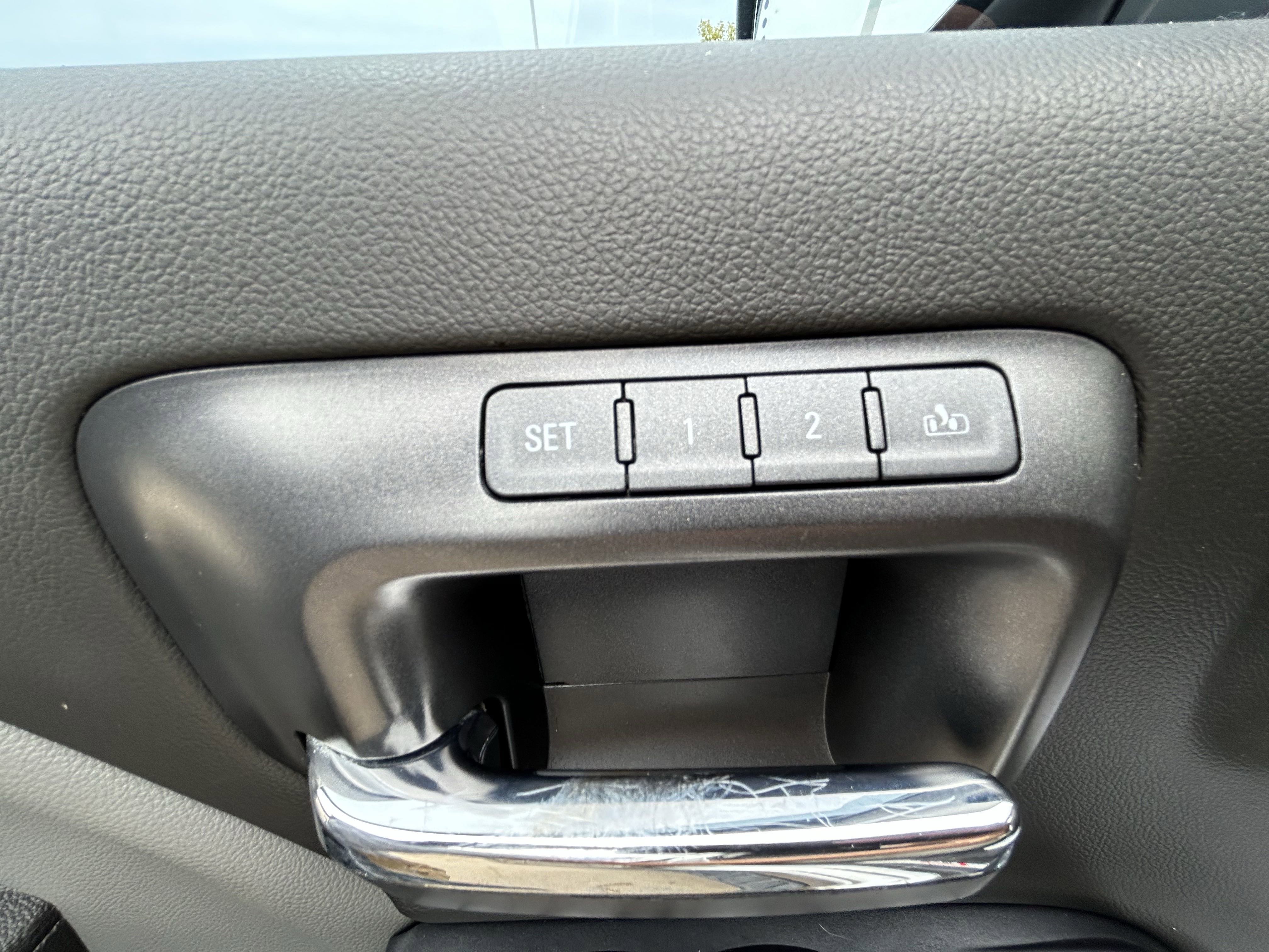 2018 Chevrolet Silverado 1500 LTZ photo 4