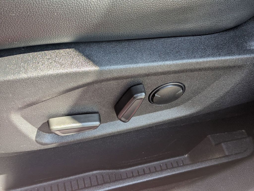 2024 Ford Edge Titanium photo 21