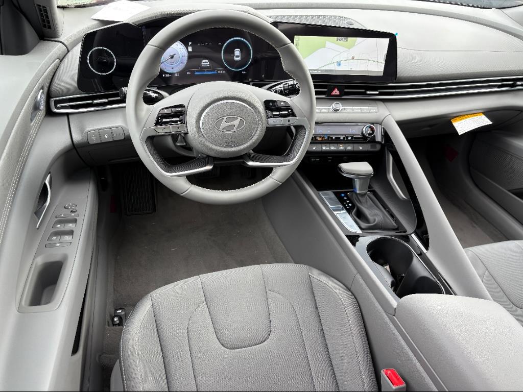 2025 Hyundai Elantra SEL Convenience photo 4