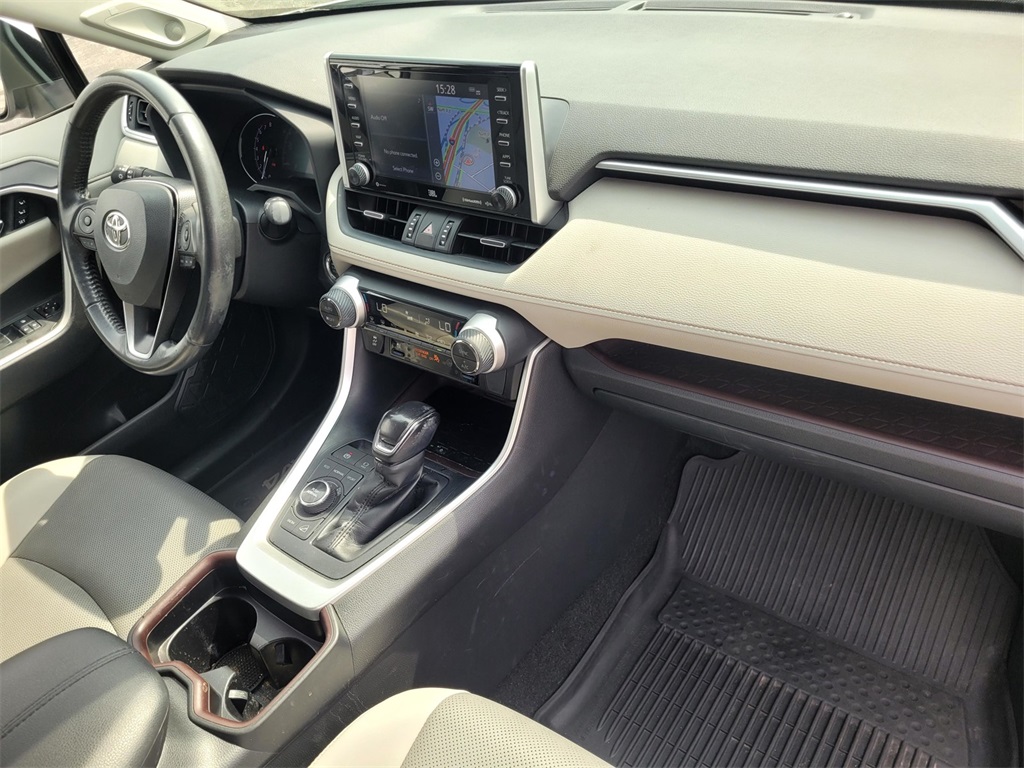 2019 Toyota RAV4 Limited photo 17