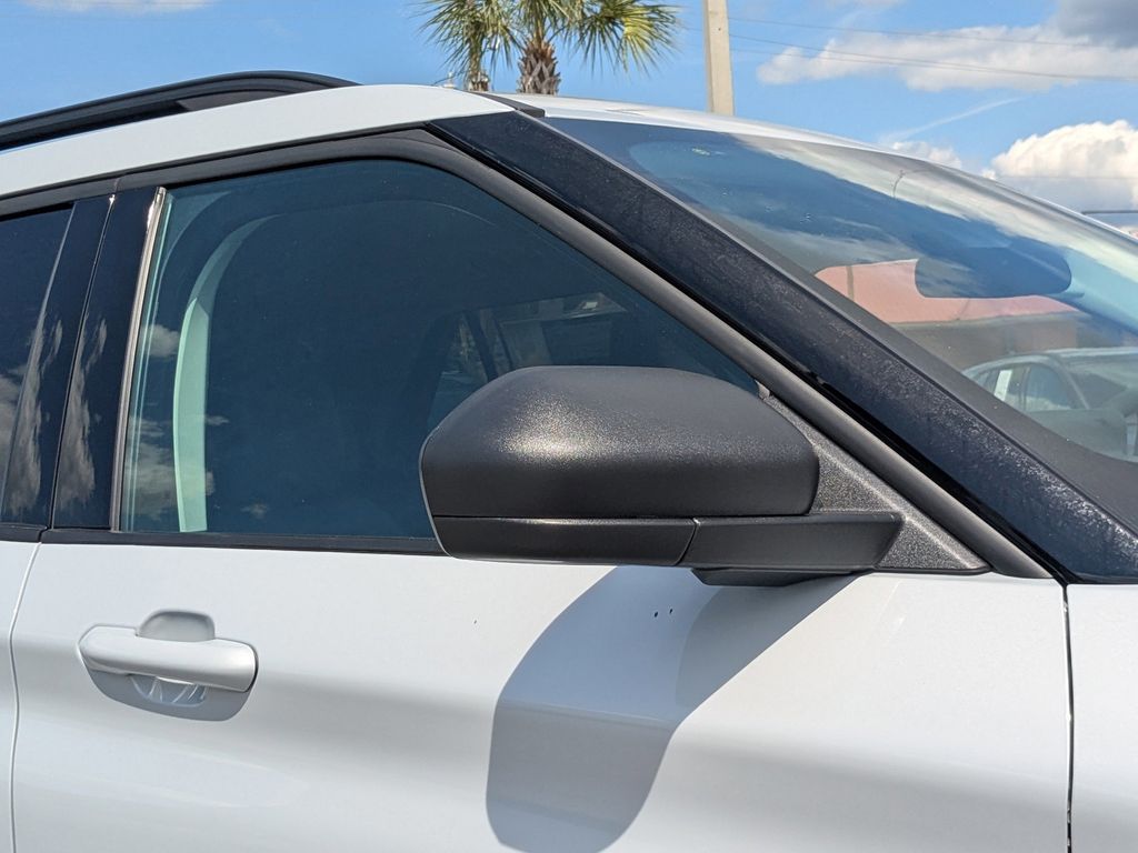 2025 Ford Explorer photo 12