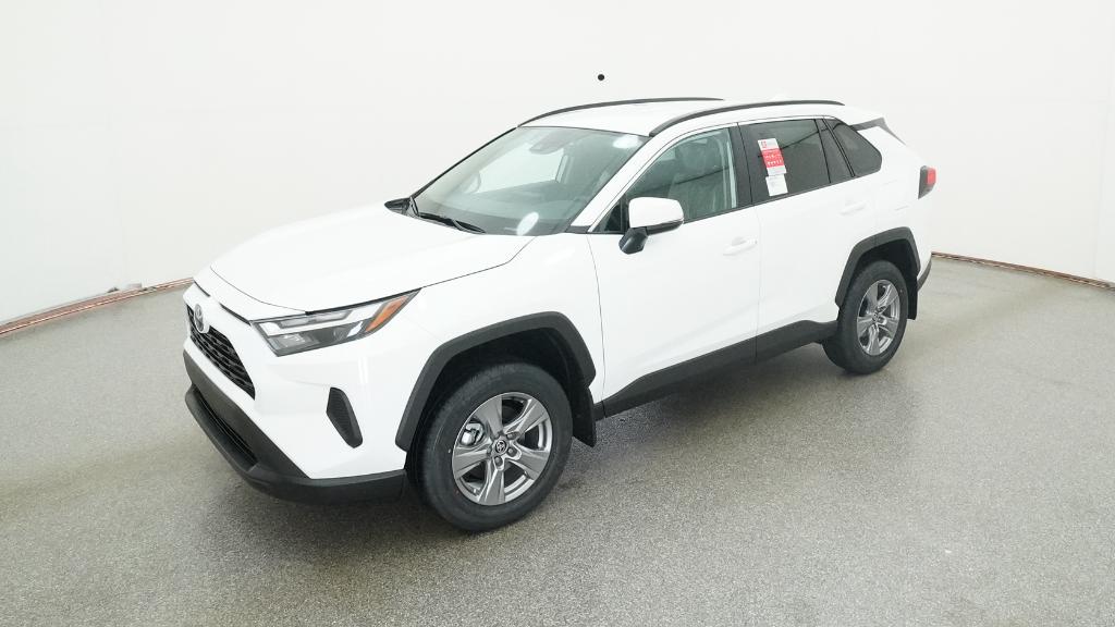 2025 Toyota RAV4 XLE's photo