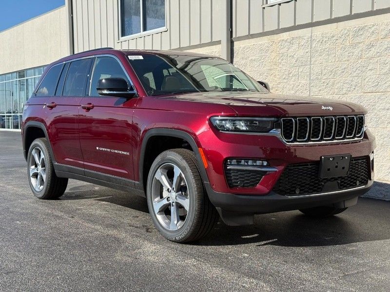 2025 Jeep Grand Cherokee Limited photo 2