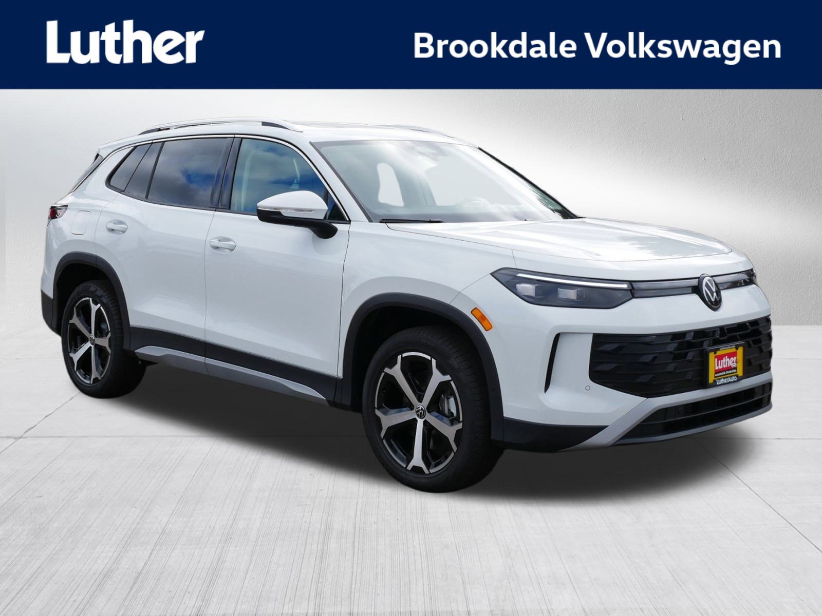 2026 Volkswagen Tiguan SE's photo