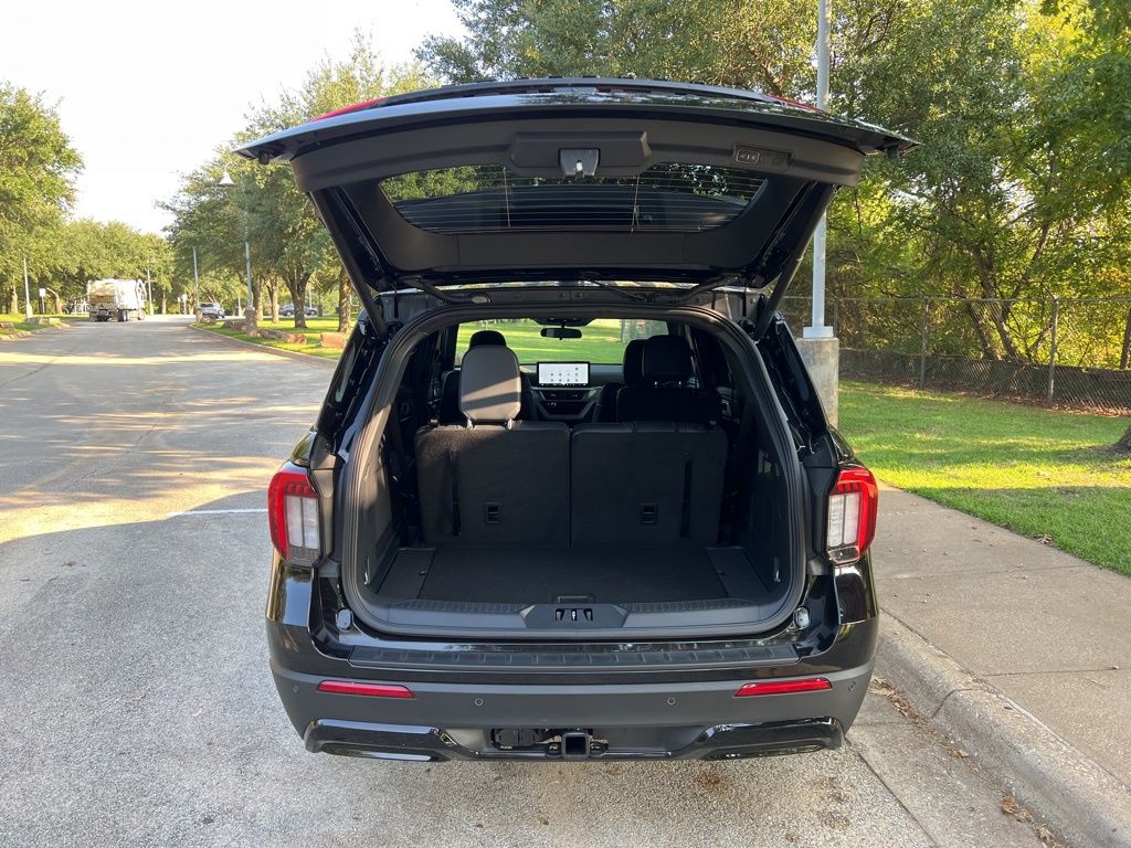 2025 Ford Explorer ST-Line photo 31