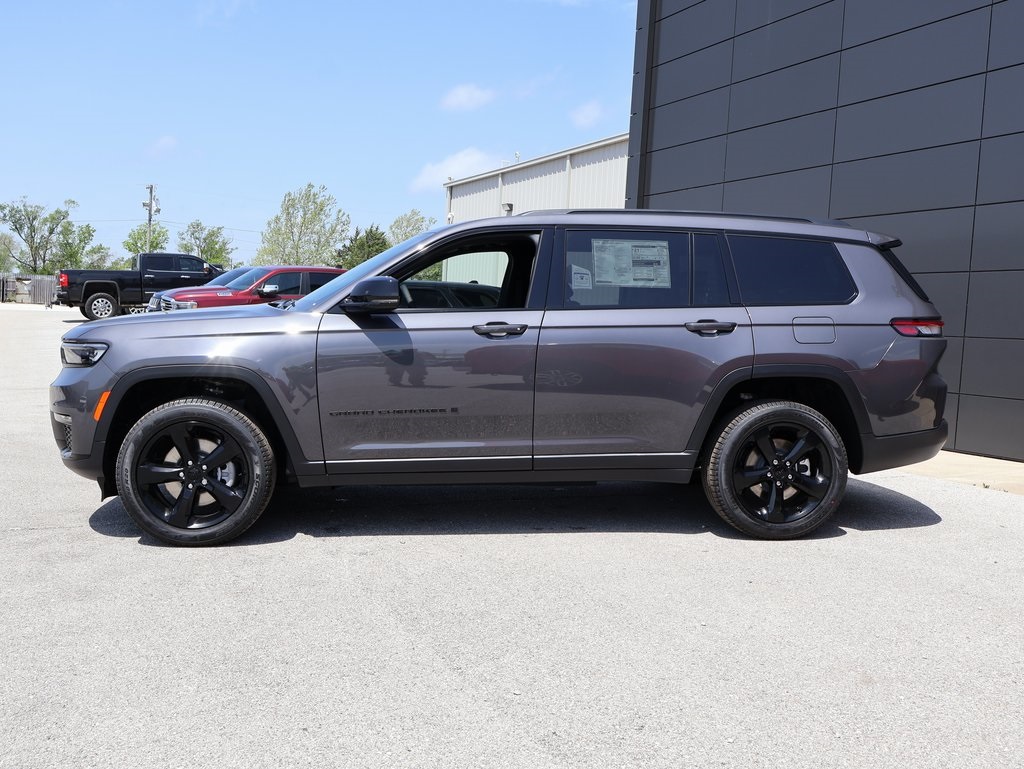 2025 Jeep Grand Cherokee Limited photo 2