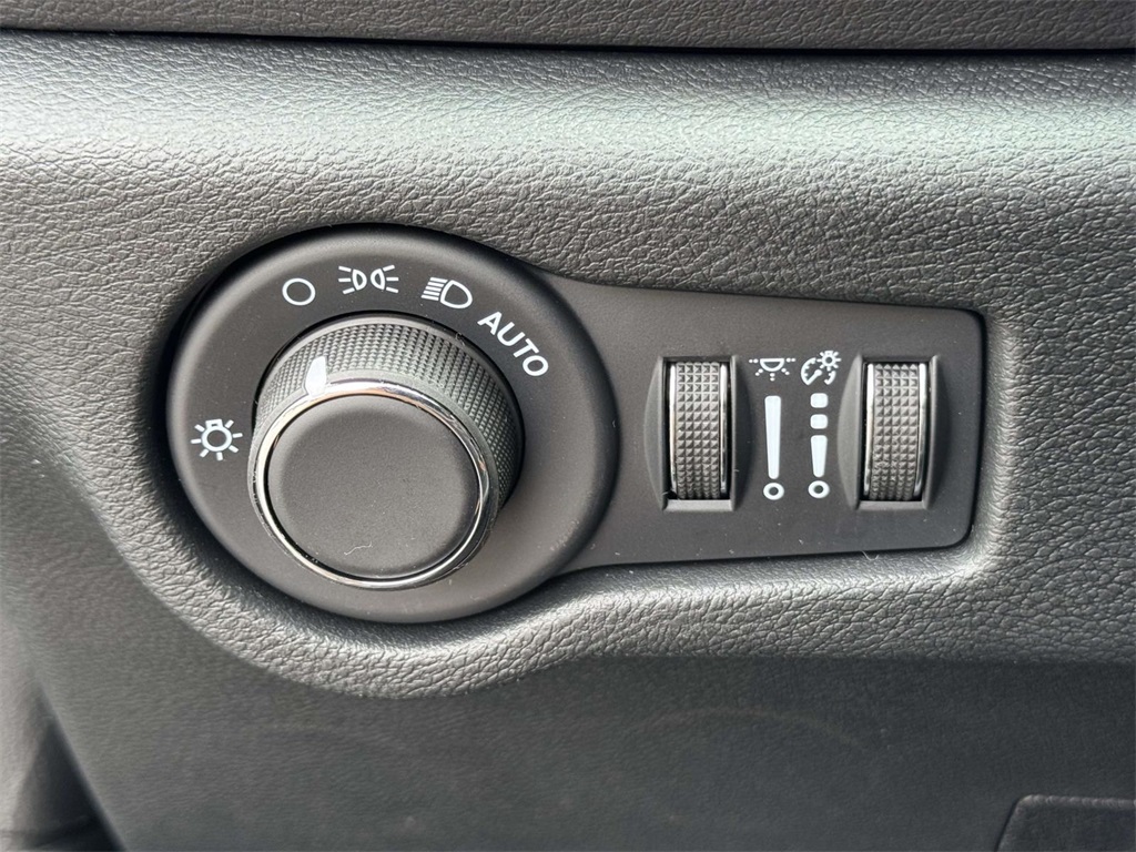 2026 Chrysler Voyager LX photo 26