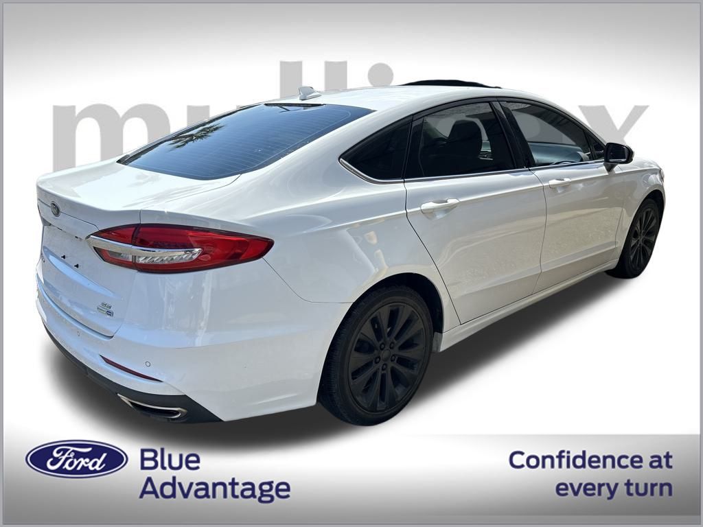 2020 Ford Fusion SE photo 2