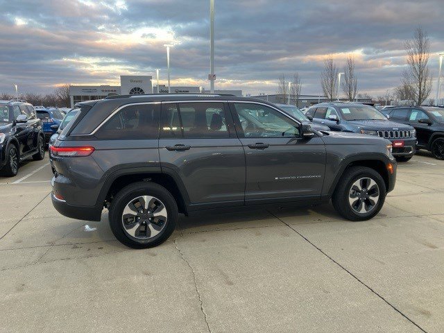 2022 Jeep Cherokee Limited 4xe photo 4