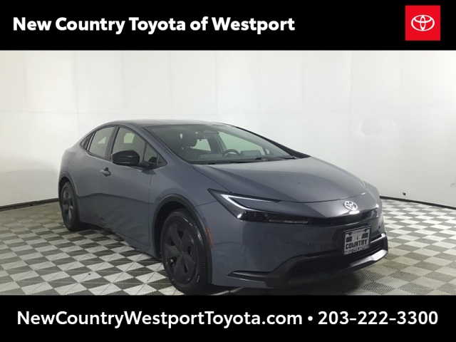 2024 Toyota Prius LE's photo