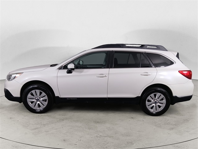 2017 Subaru Outback 2.5i Premium photo 2