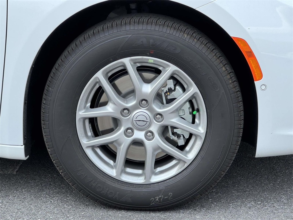 2026 Chrysler Pacifica photo 11