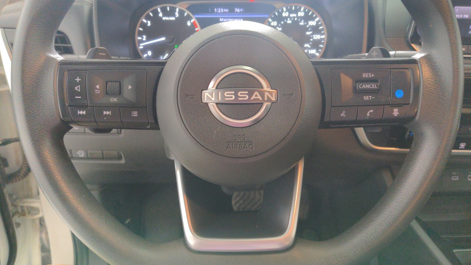 Used 2023 WHITE Nissan SV image 16